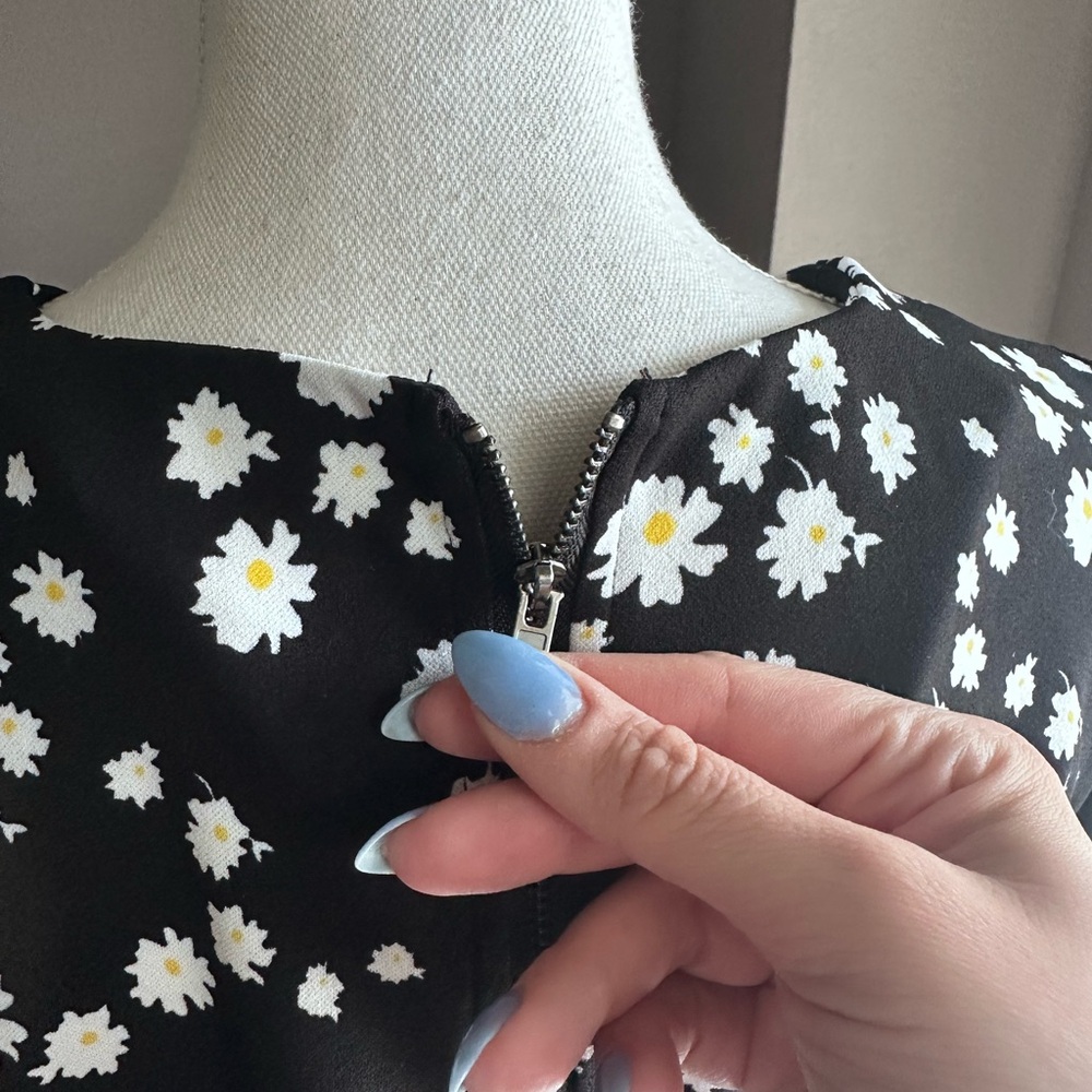 MELLODAY Daisy Ruffle Blouse - Picture 6 of 9